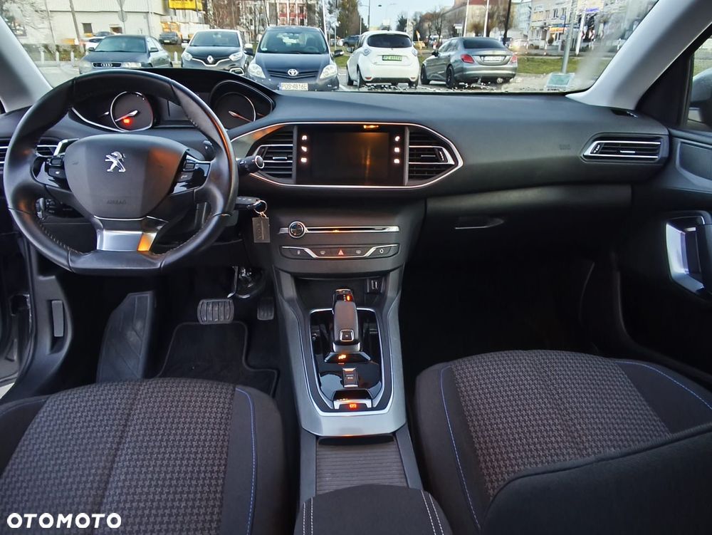 Peugeot 308 1.2 PureTech Allure S&S EAT8 - 9