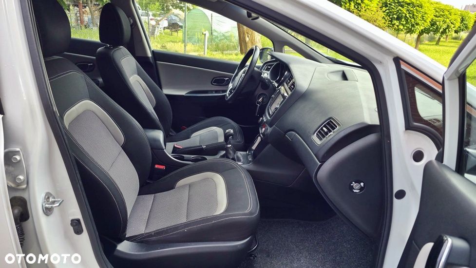 Kia Ceed 1.6 CRDi 136 ISG Spirit - 17