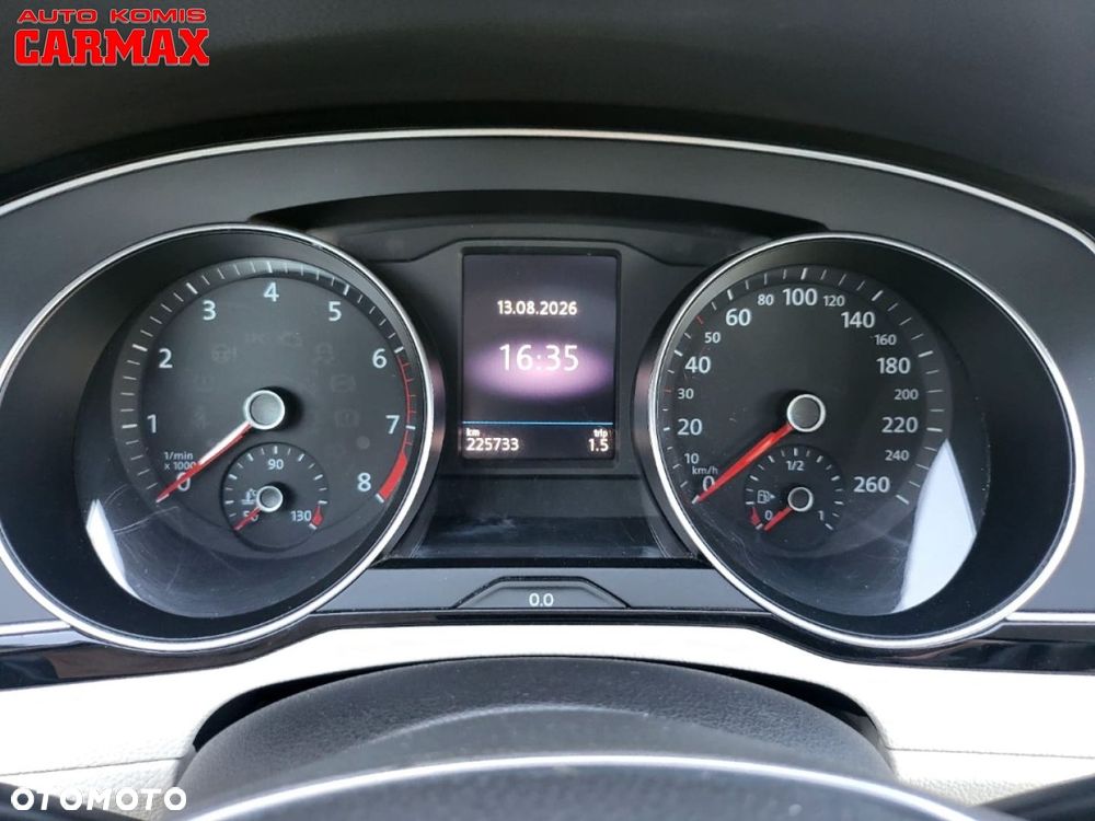 Volkswagen Passat - 11