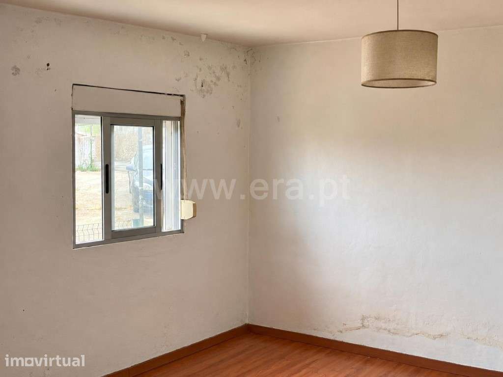 Apartamento T1+1 para reabilitação total no Sobral - Grande imagem: 5/9