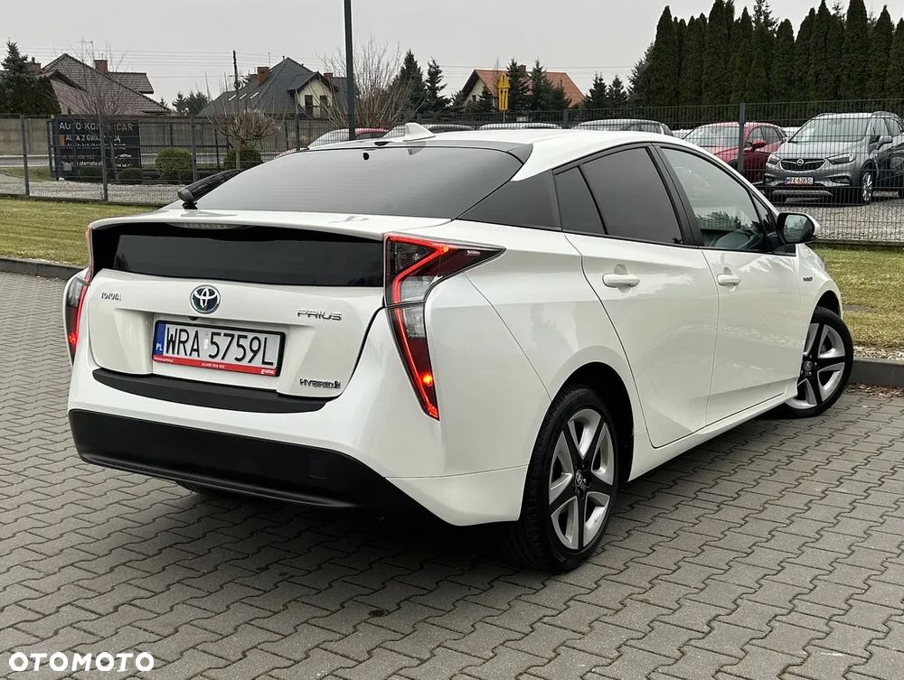 Toyota Prius Hybrid Executive - 24