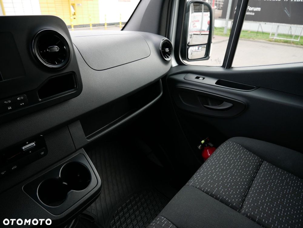 Mercedes-Benz Sprinter - 22