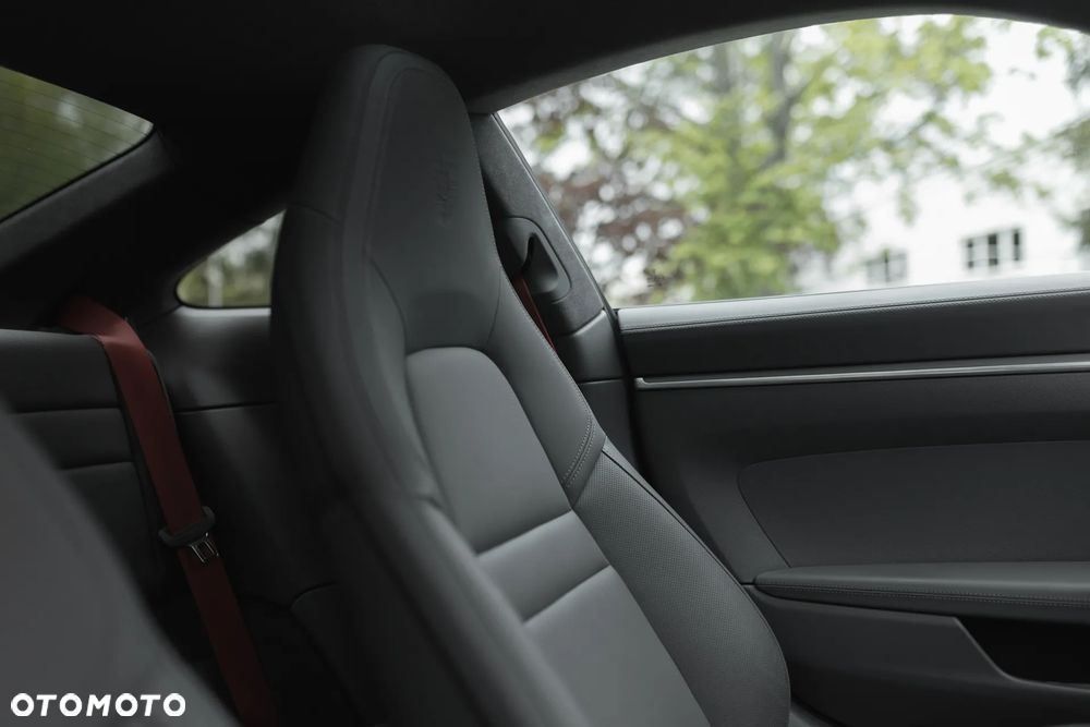 Porsche 911 Carrera S - 20