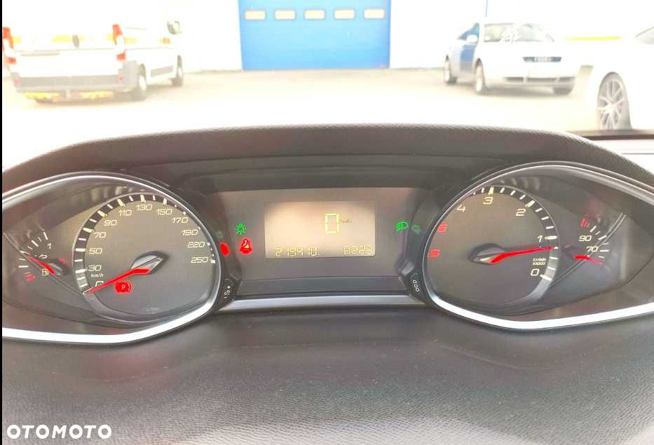 Peugeot 308 - 8