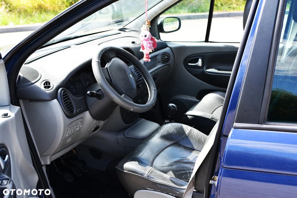 Renault Scenic - 16