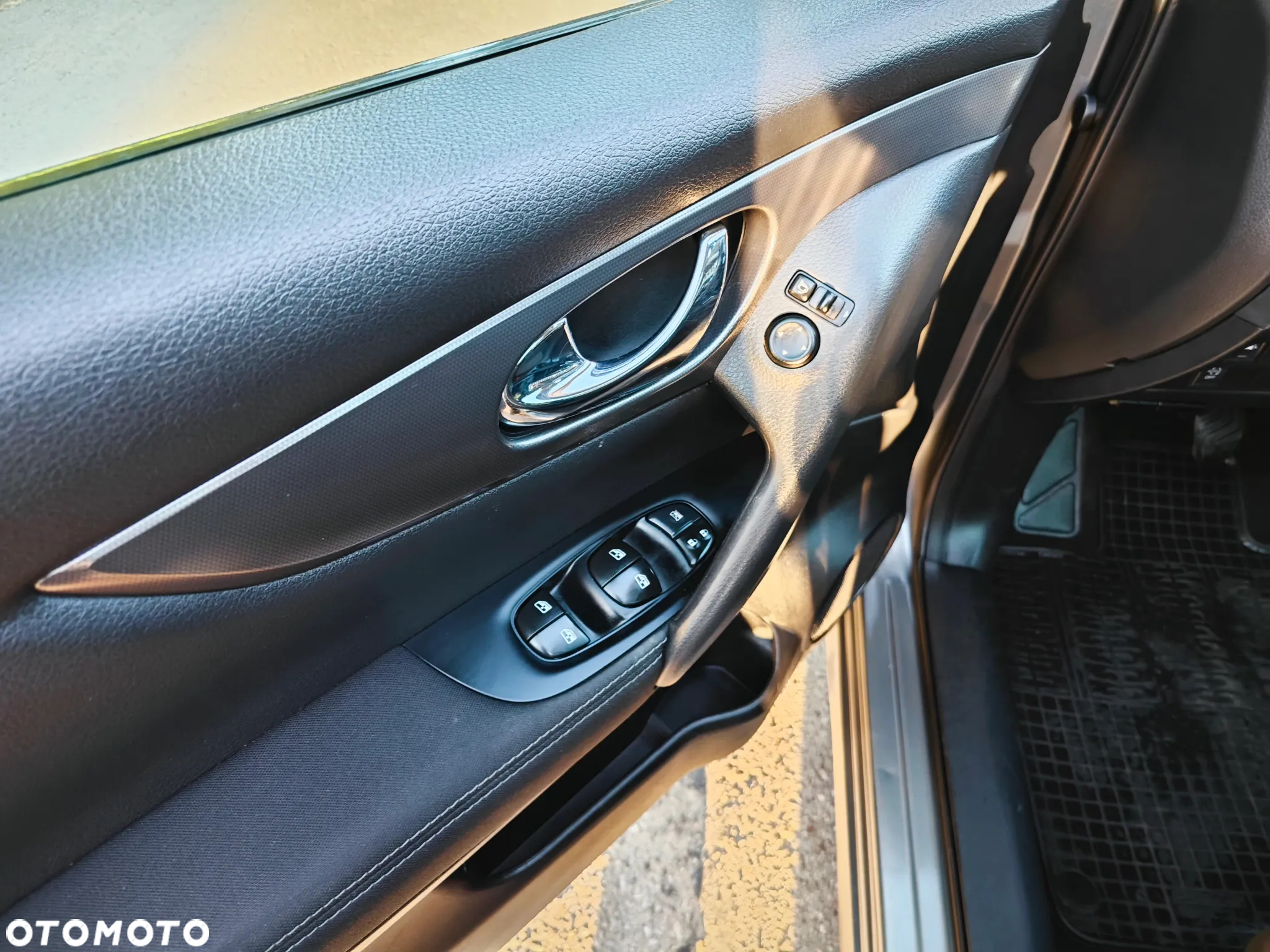 Nissan Qashqai 1.6 DCi 4x4 N-Connecta EU6 - 17