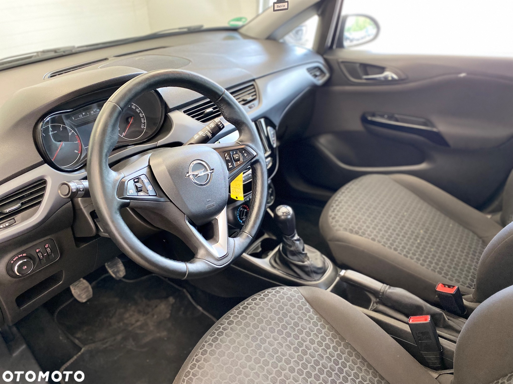 Opel Corsa 1.2 Essentia - 9