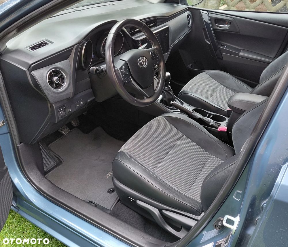 Toyota Auris 1.6 D-4D Executive - 12