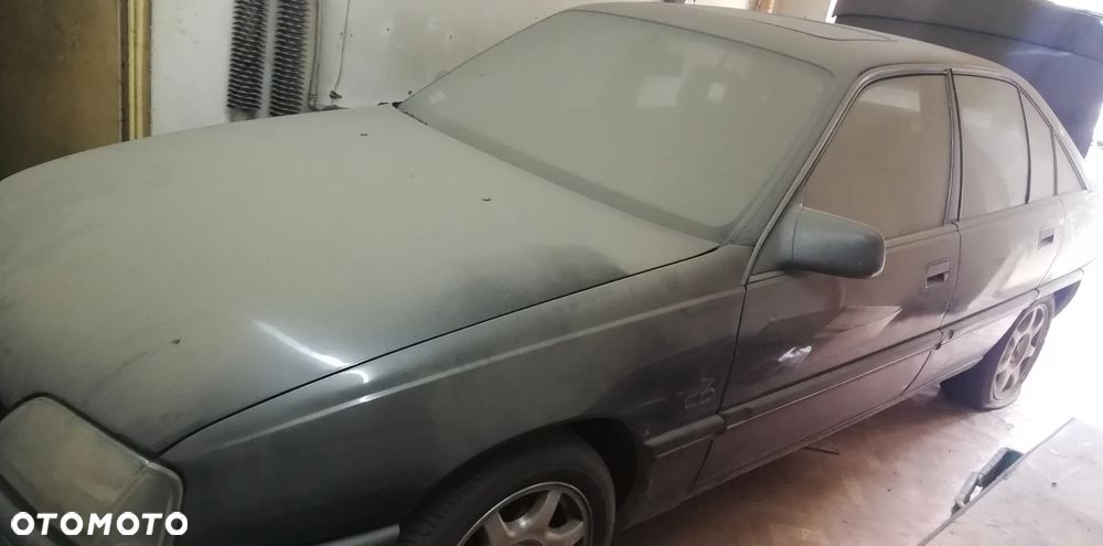Opel Omega 2.0i GL - 1