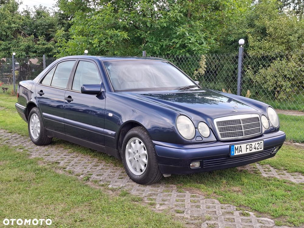 Mercedes-Benz Klasa E 240 Classic - 38