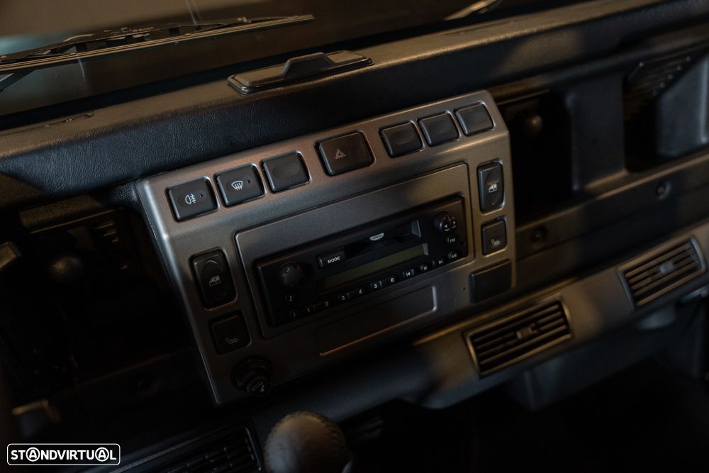 Land Rover Defender - 18