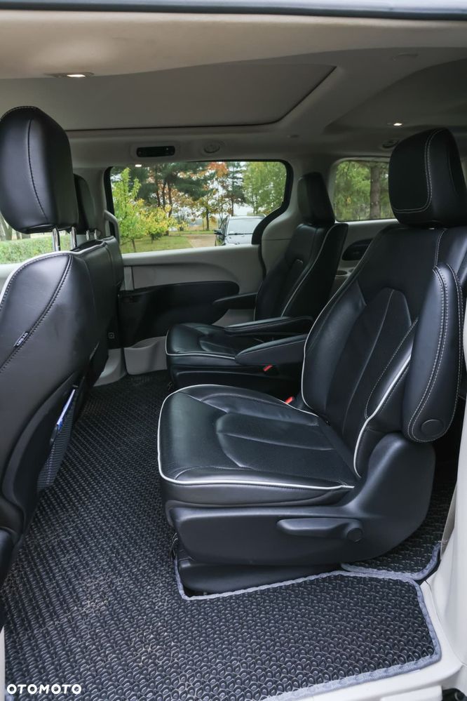 Chrysler Pacifica - 18
