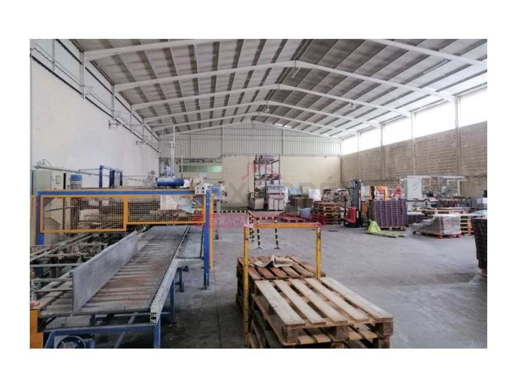 Imóvel encontra-se arrendado. - Vendido com o contrato de arrendame... - Grande imagem: 4/10