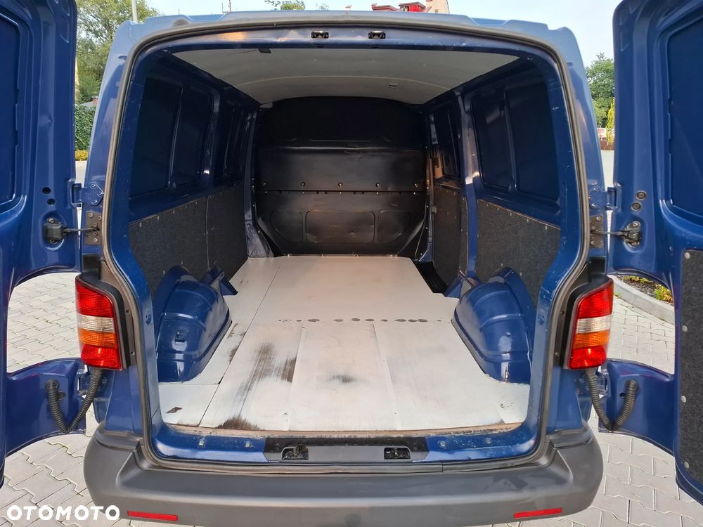 Volkswagen Transporter T5 2008 LONG 3OSOBOWY KLIMA - 26