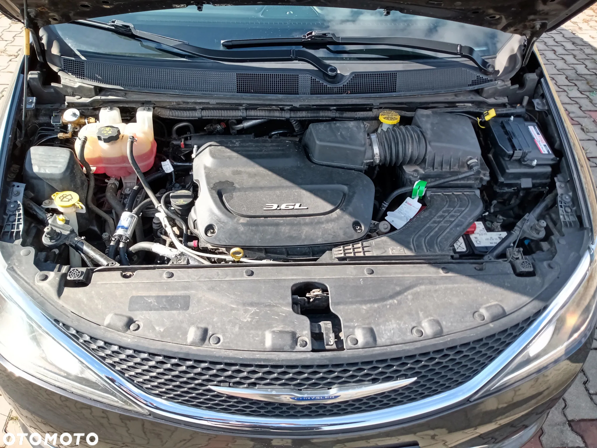 Chrysler Pacifica - 10