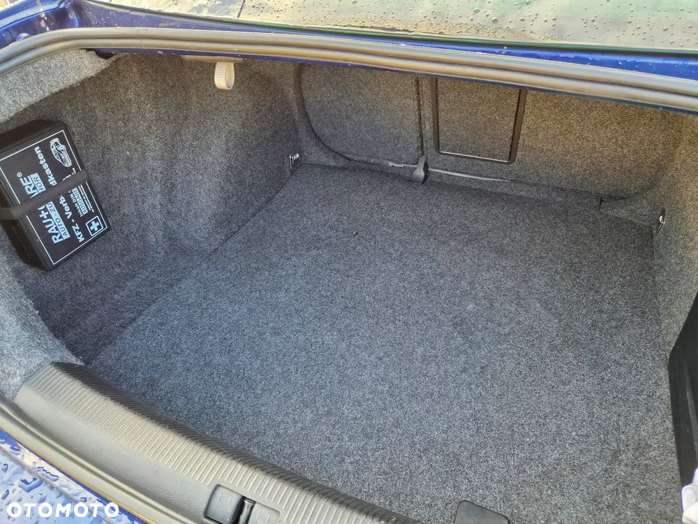 Volkswagen Jetta 1.6 Comfortline - 12