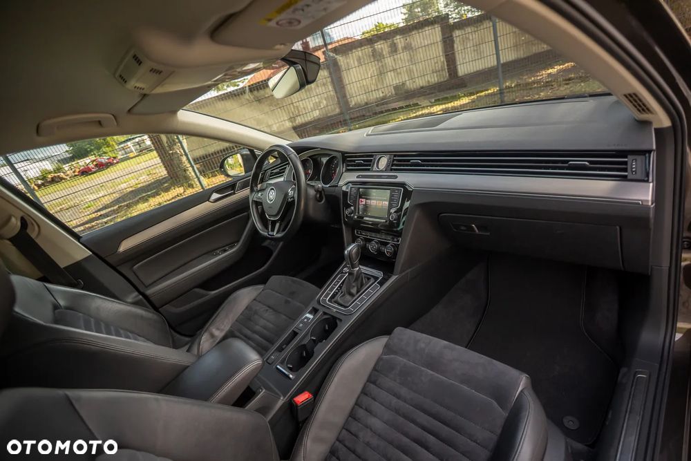 Volkswagen Passat 2.0 TDI SCR DSG Highline - 20