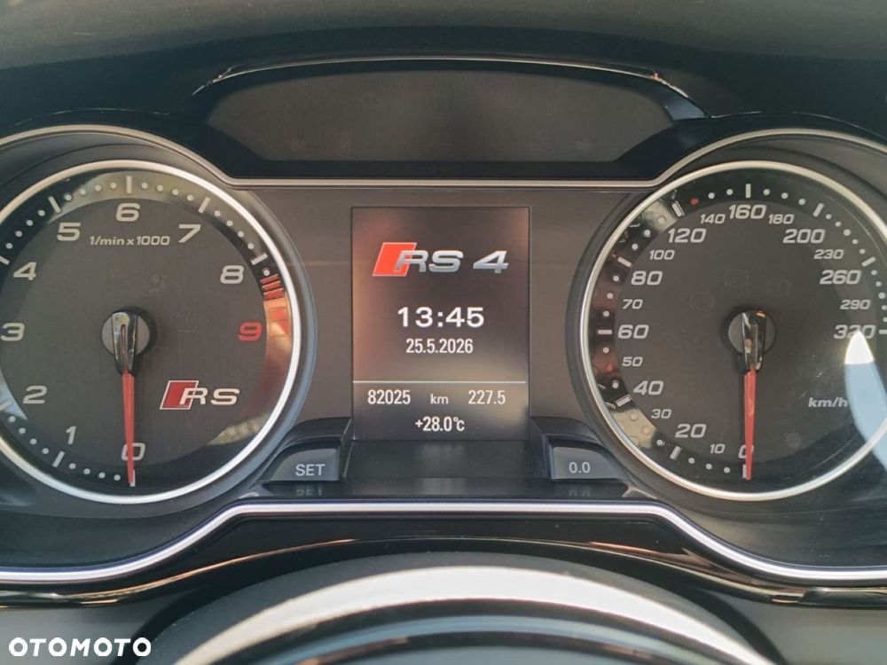 Audi RS4 Avant - 25
