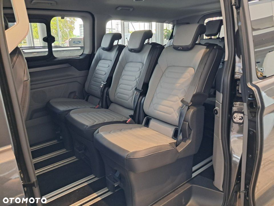 Ford Tourneo Custom - 11