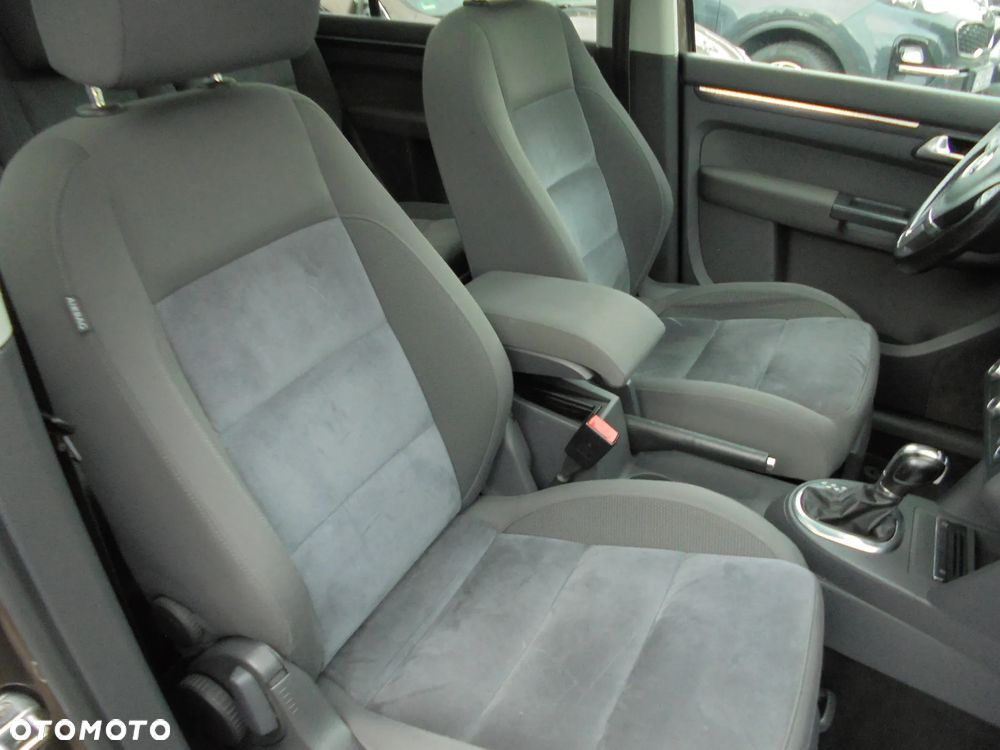 Volkswagen Touran 2.0 TDI DPF BlueMotion Technology DSG Highline - 14