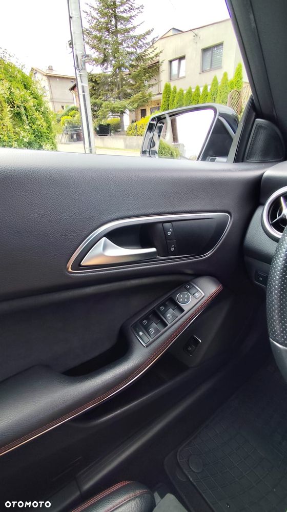 Mercedes-Benz CLA 180 AMG Line - 8