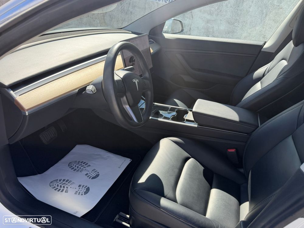 Tesla Model 3 - 8