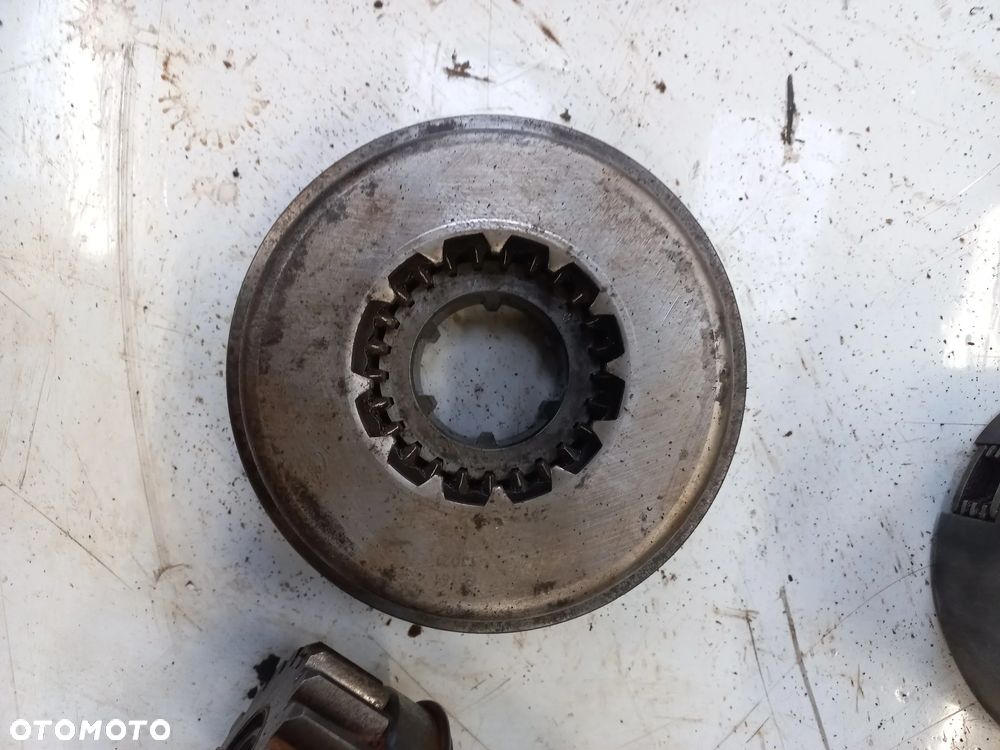 Części skrzyni case 4230,4240,3210,5905,855,495,995,795,695,wałek,kosz,rewers mechaniczny,404091R1,398270R3,1342559C1,2773382R1,CKC60366,synchronizator,65793c5,65793c4,c2,c3,c1,transmission,gear,shaft,70017c1, - 8