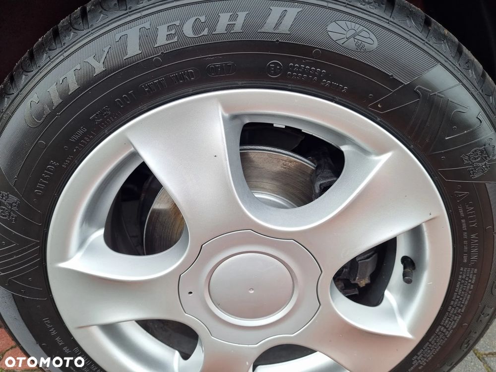Toyota Yaris 1.33 Premium EU6 - 23