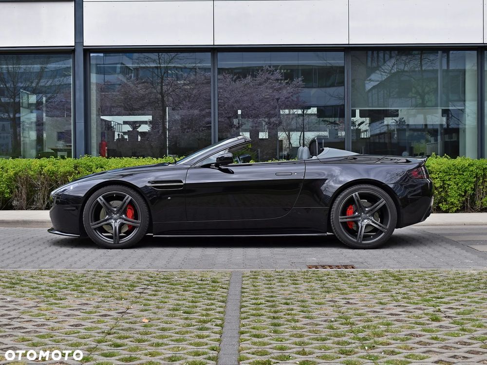 Aston Martin V8 Vantage - 12