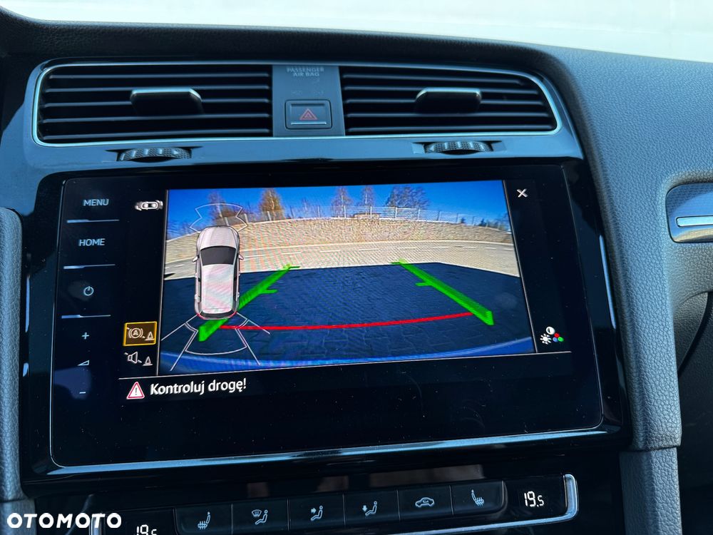 Volkswagen Golf - 22