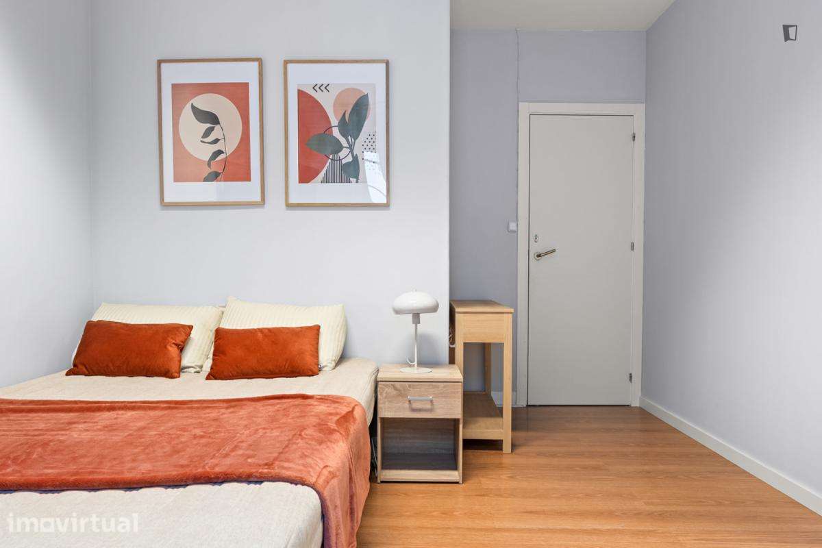 Quarto - localizado em Marquês de Pombal Lisbon - Grande imagem: 2/29