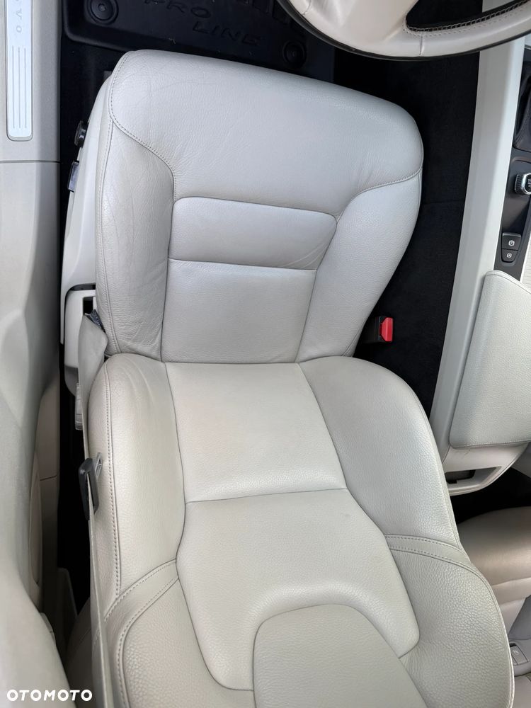 Volvo XC 60 D4 AWD Momentum - 36