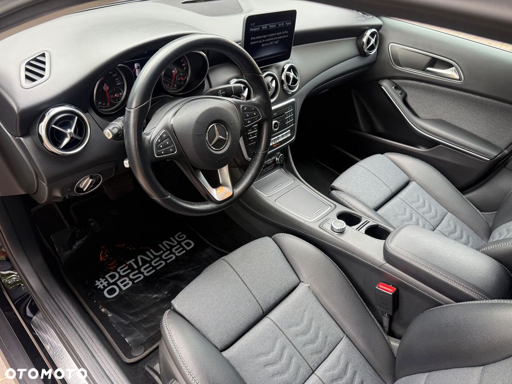 Mercedes-Benz GLA 180 7G-DCT - 6