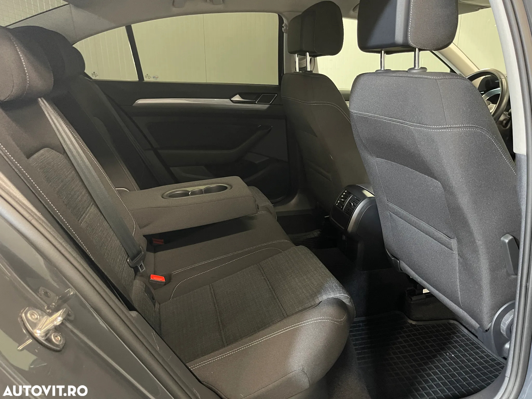 Volkswagen Passat 2.0 TDI DSG Comfortline - 11