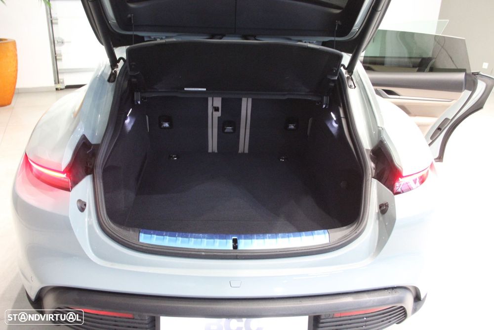 Porsche Taycan Sport Turismo - 15