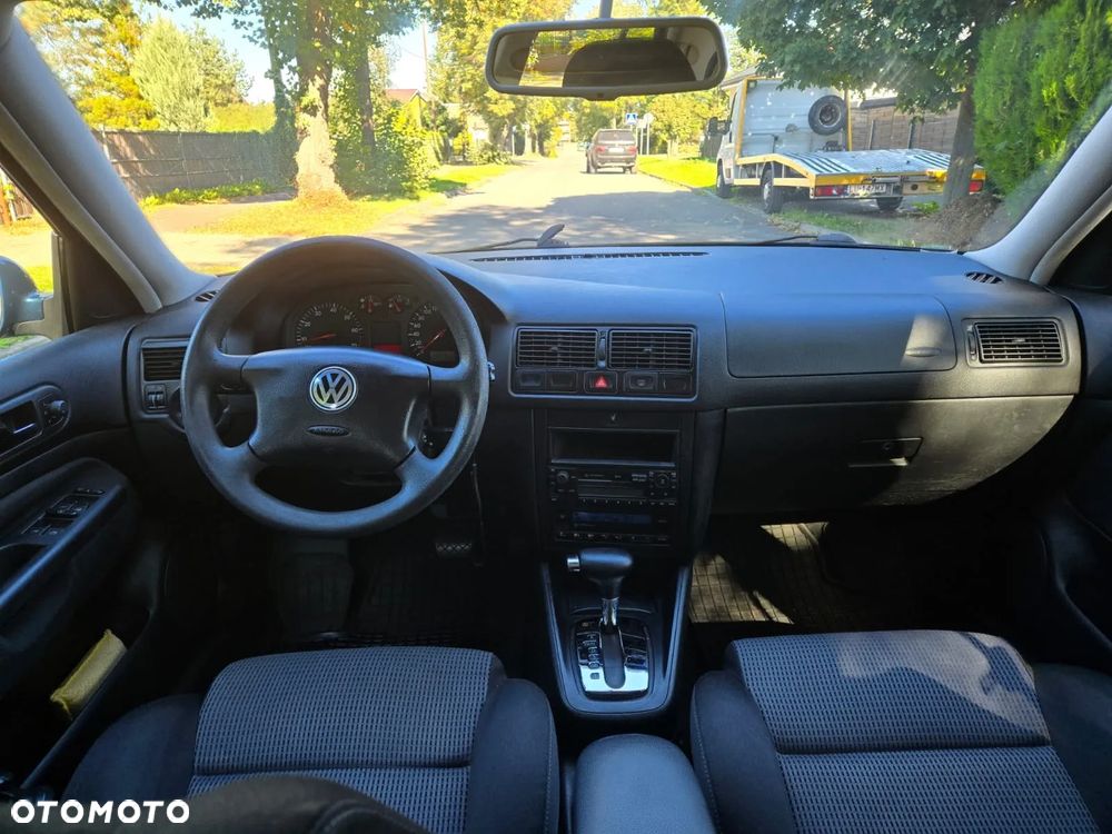 Volkswagen Golf - 10