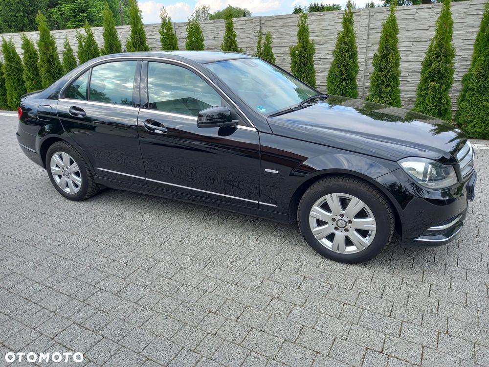 Mercedes-Benz Klasa C 200 CGI BlueEFFICIENCY Avantgarde - 13