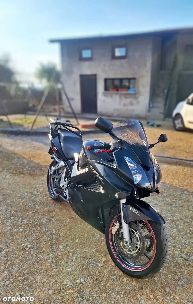 Honda VFR - 2