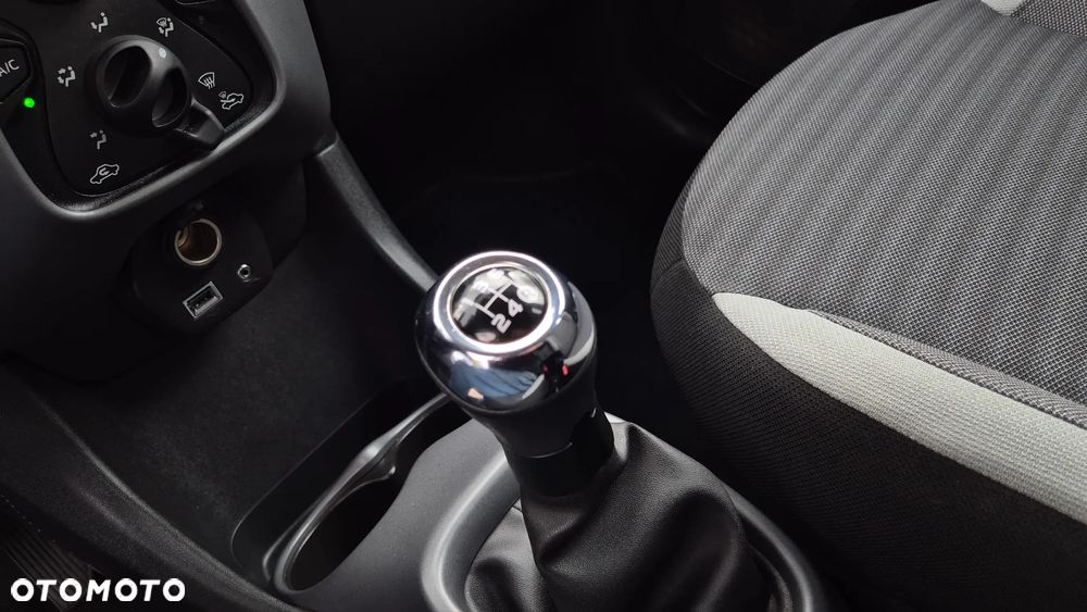 Toyota Aygo x-play - 37