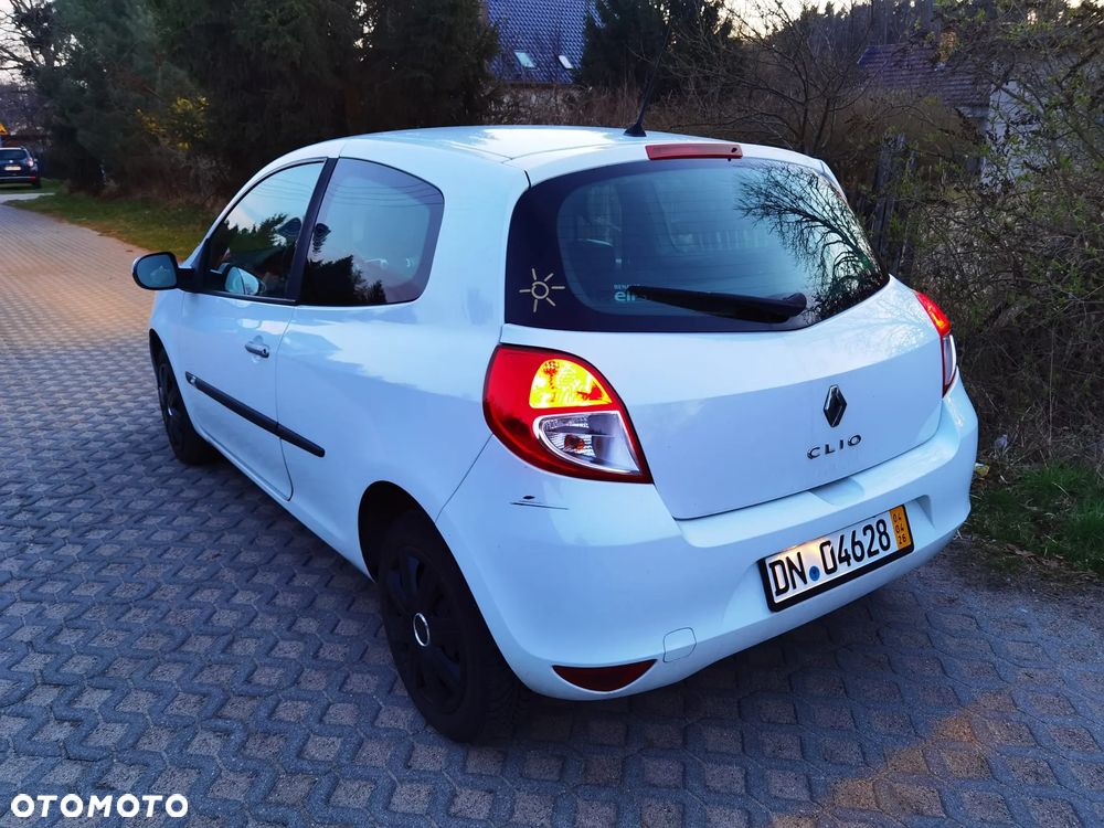 Renault Clio 1.2 16V 75 Expression - 2
