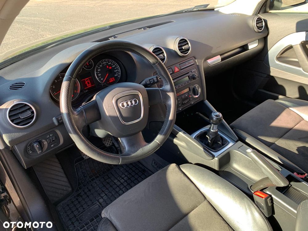 Audi A3 3-drzwiowe 1.6 Ambiente - 38