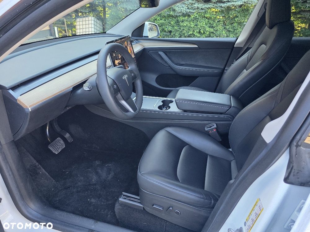 Tesla Model Y Long Range Dual Motor AWD - 18