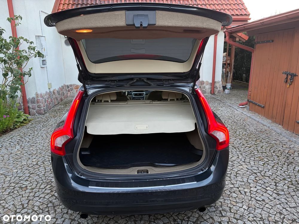 Volvo V60 T5 Summum - 16
