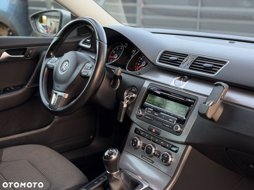 Volkswagen Passat - 22