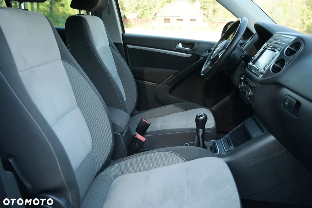 Volkswagen Tiguan 2.0 TDI DPF BlueMotion Technology Sport & Style - 23