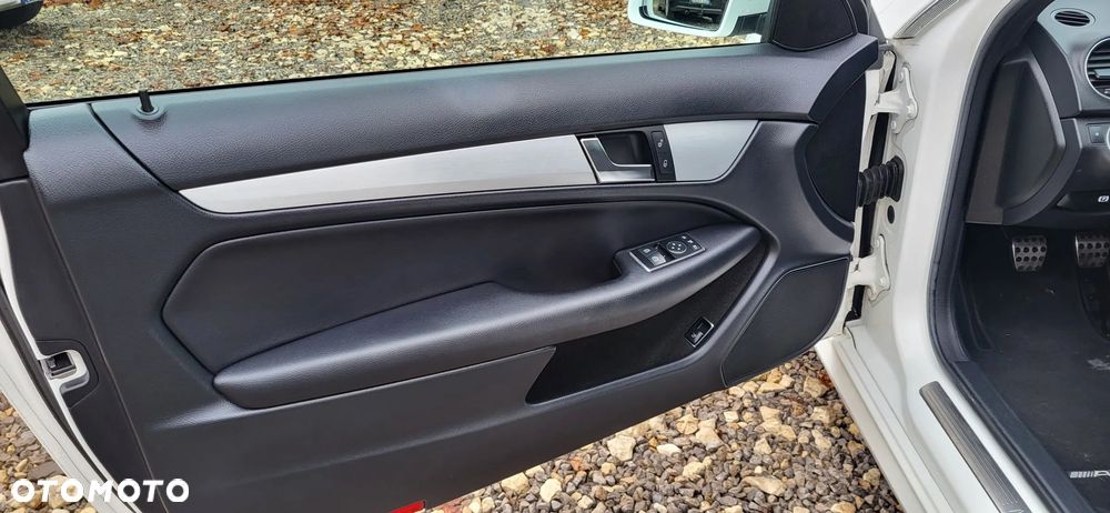 Mercedes-Benz Klasa C 180 (BlueEFFICIENCY) - 12