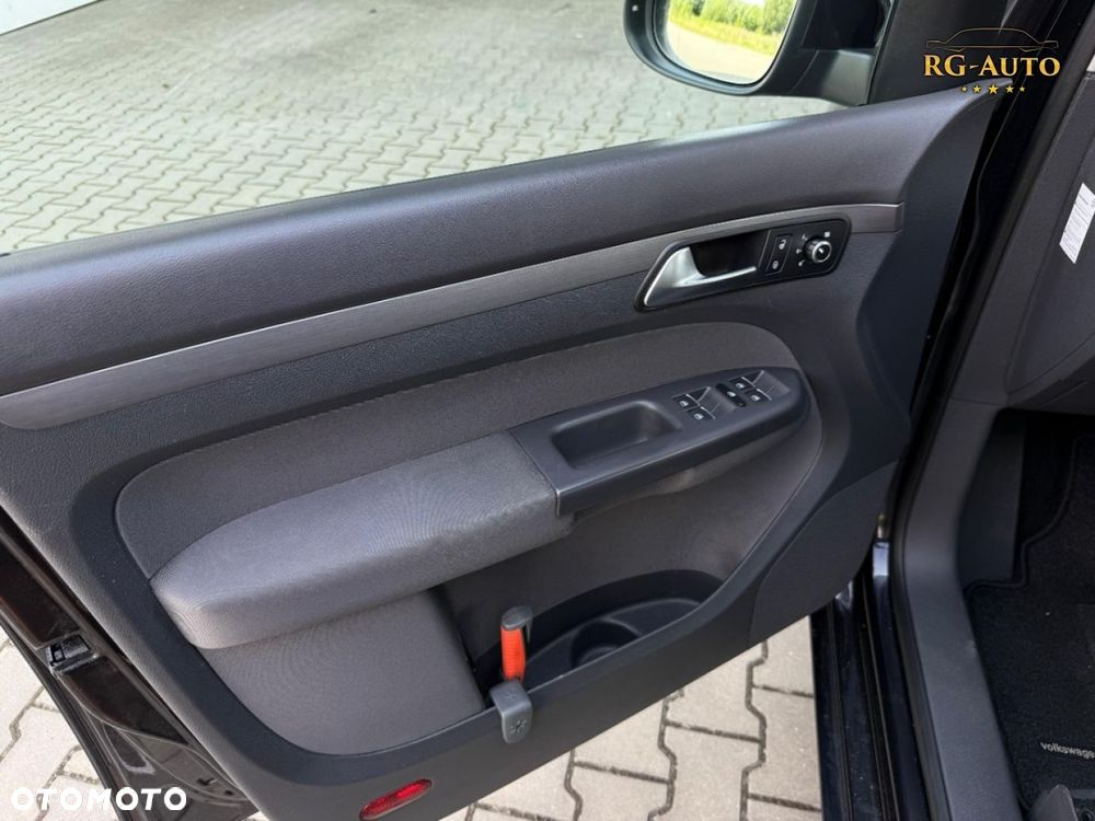 Volkswagen Touran - 31