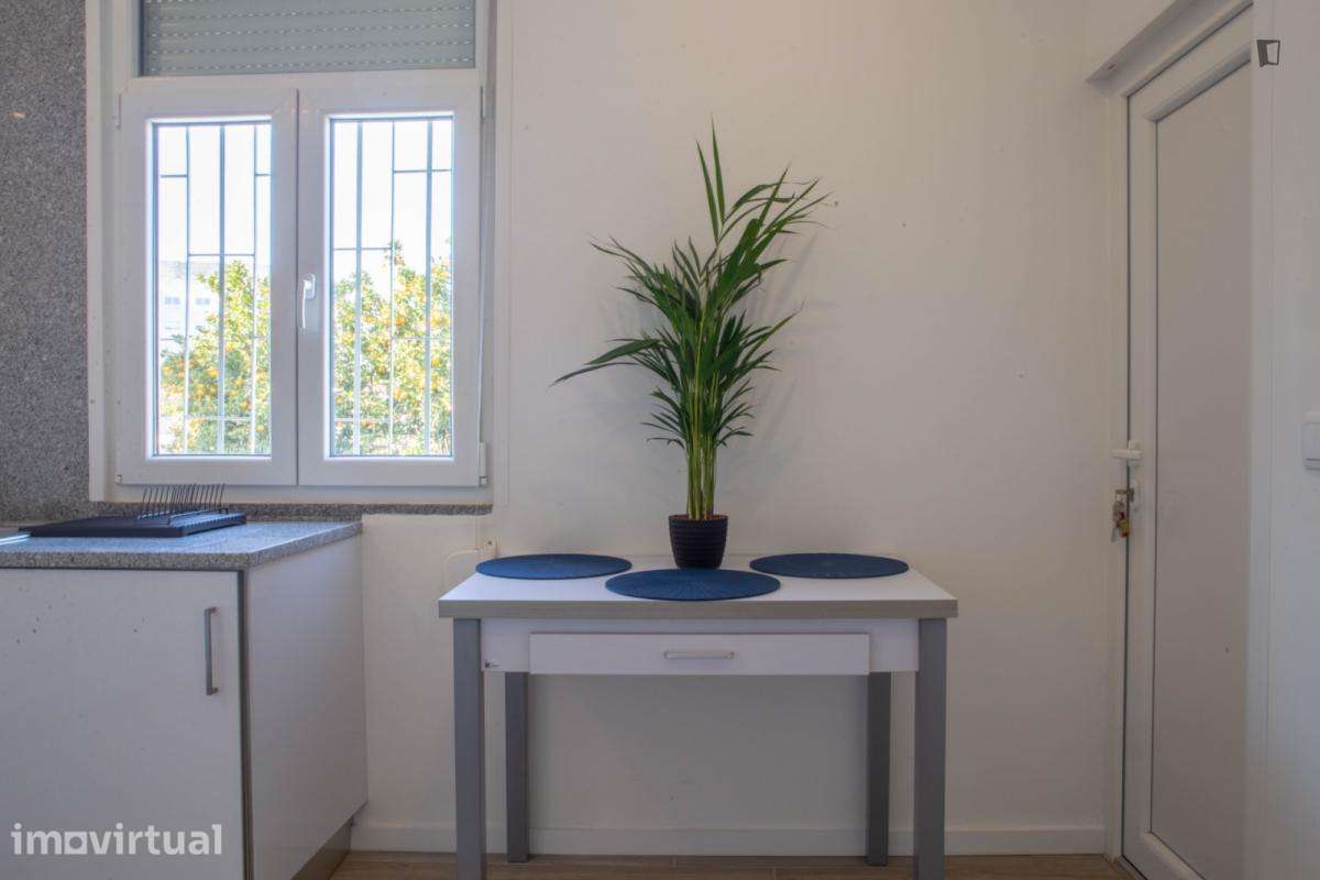 Quarto - localizado em Paranhos Porto - Grande imagem: 5/15