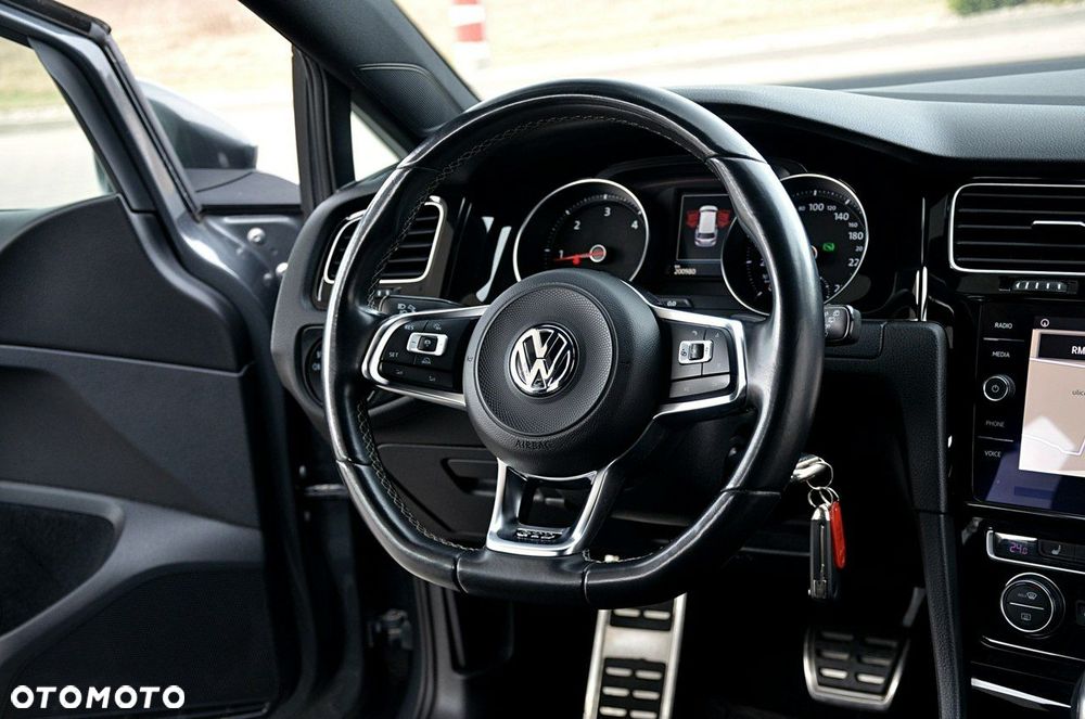 Volkswagen Golf - 22