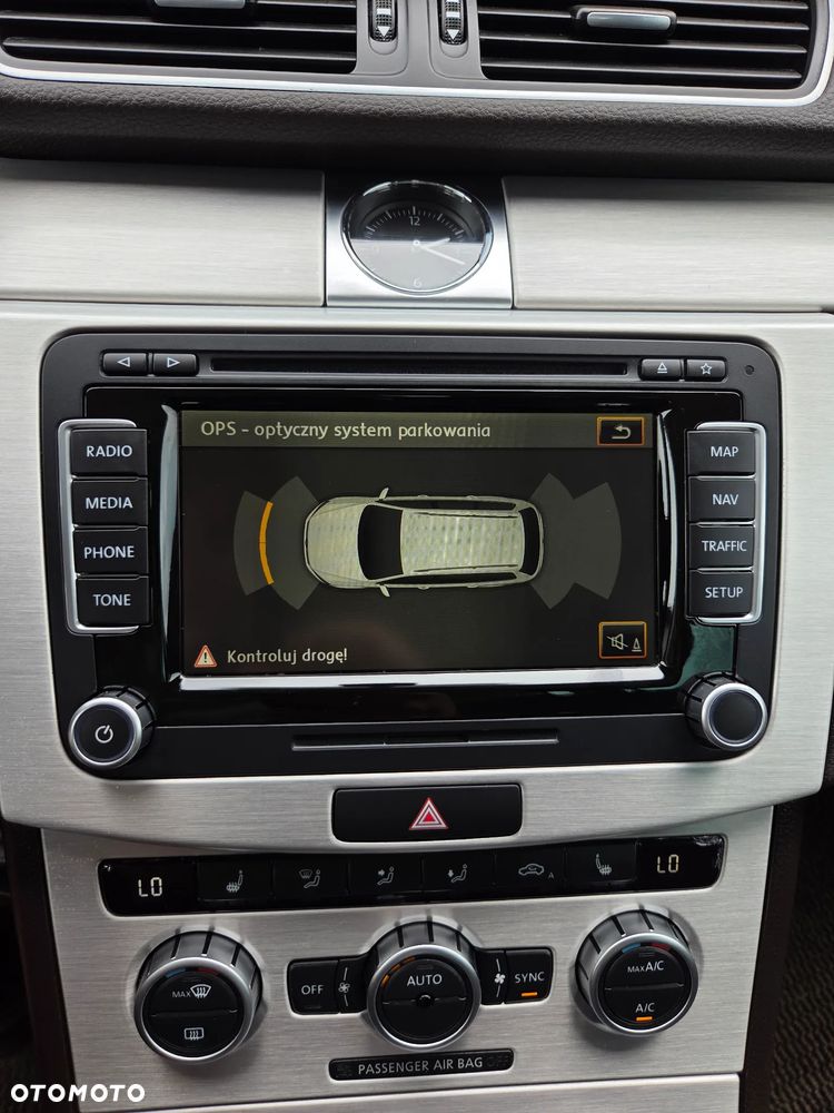 Volkswagen Passat - 12